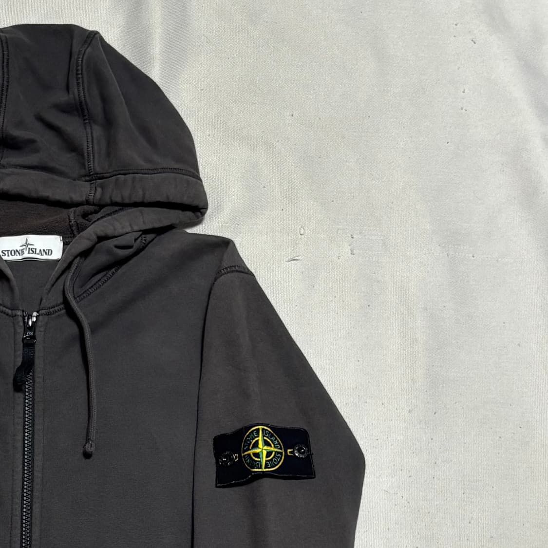 S 스톤아일랜드 그레이 후드 집업 상품이미지1