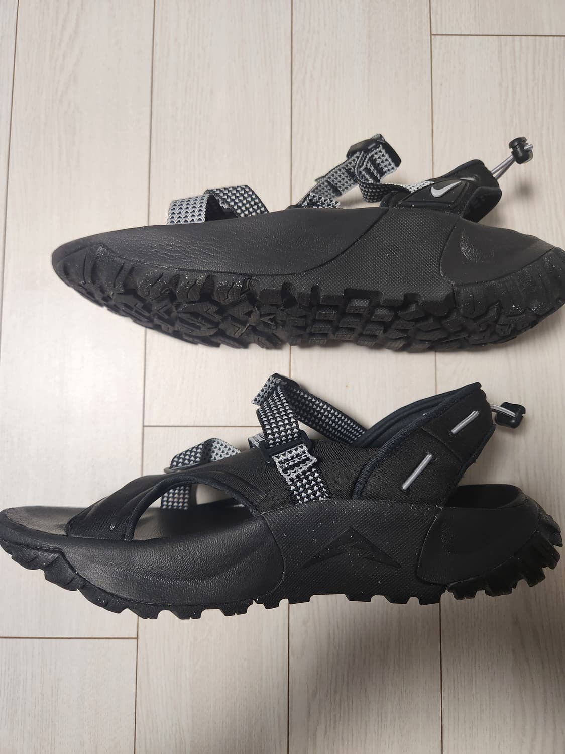 새상품급)나이키 오네온타 트레킹 샌들 사이즈260

여러 중고사이트에도  상품이미지5