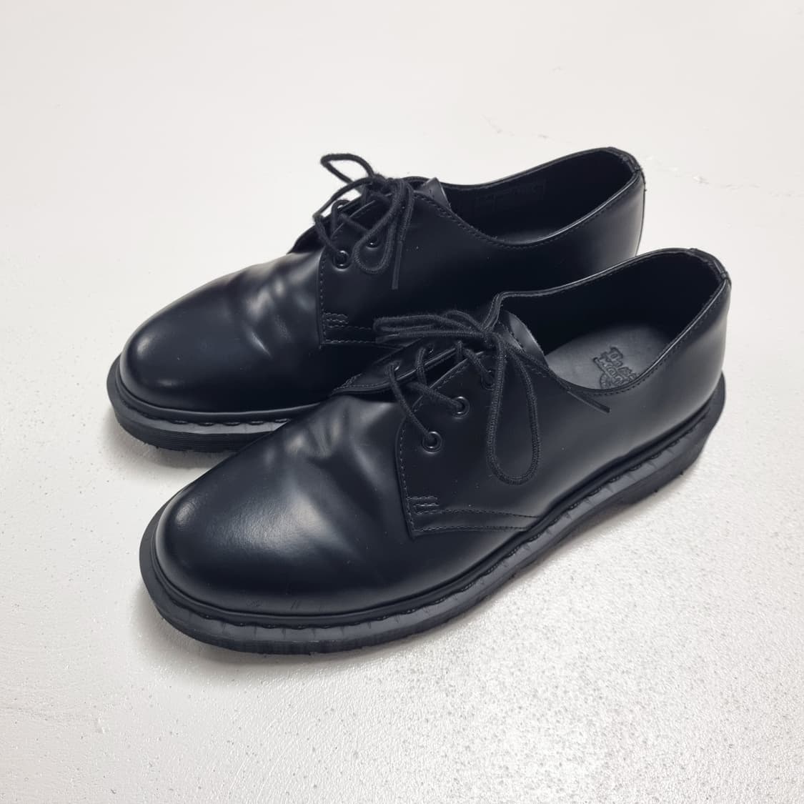 닥터마틴 1461 모노 블랙 - 250 (US7)  DR.MARTENS 상품이미지1