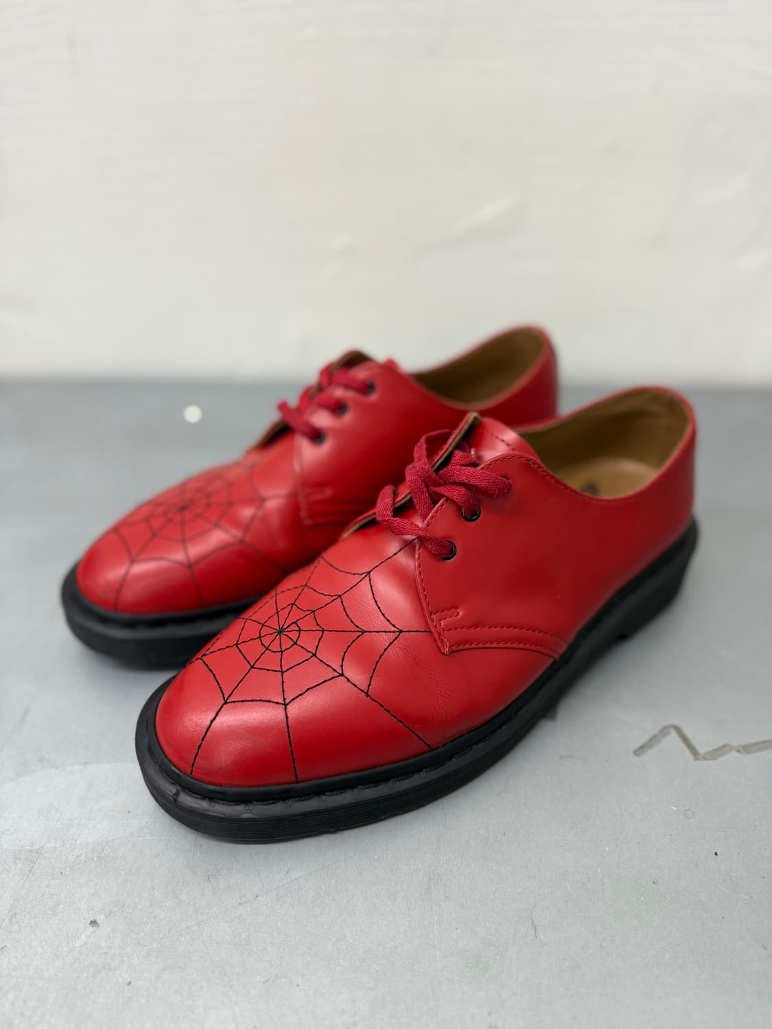 슈프림 x 닥터마틴 22ss spiderweb red 상품이미지1