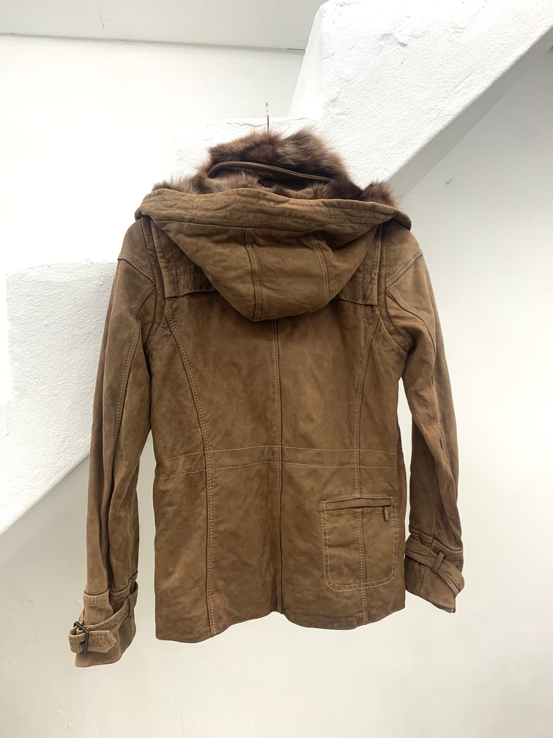 Fox fur trimmed lambskin leather jacket  상품이미지10