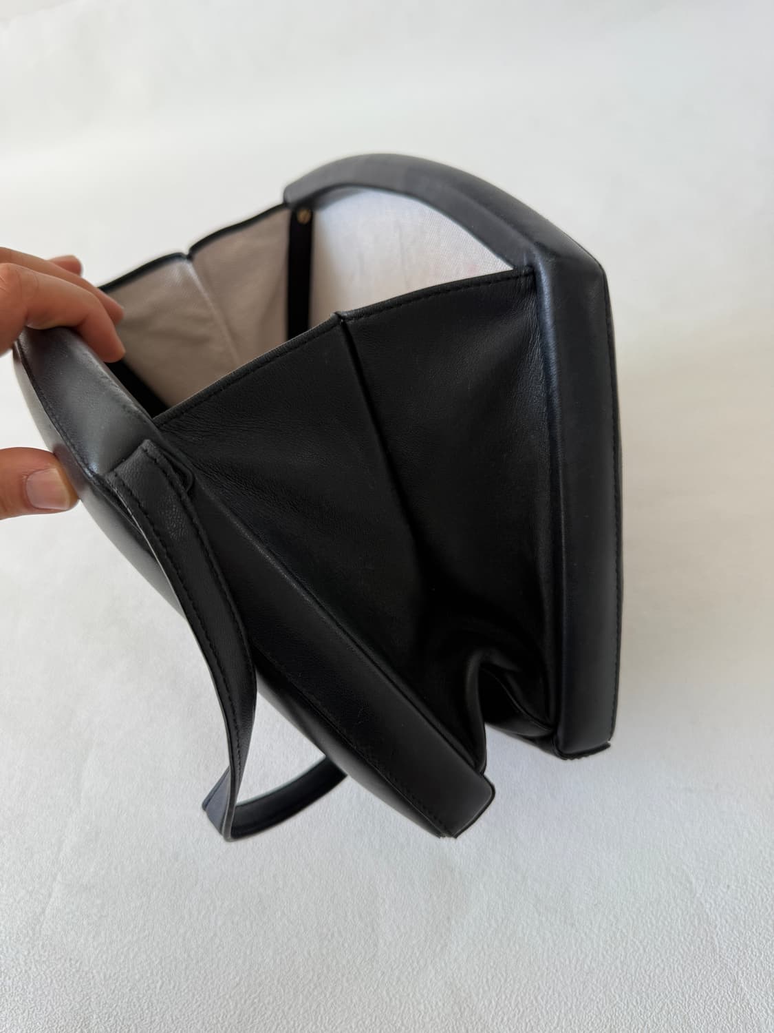 아카이브앱크(Archivepke) 레더 프레임백 상품이미지8