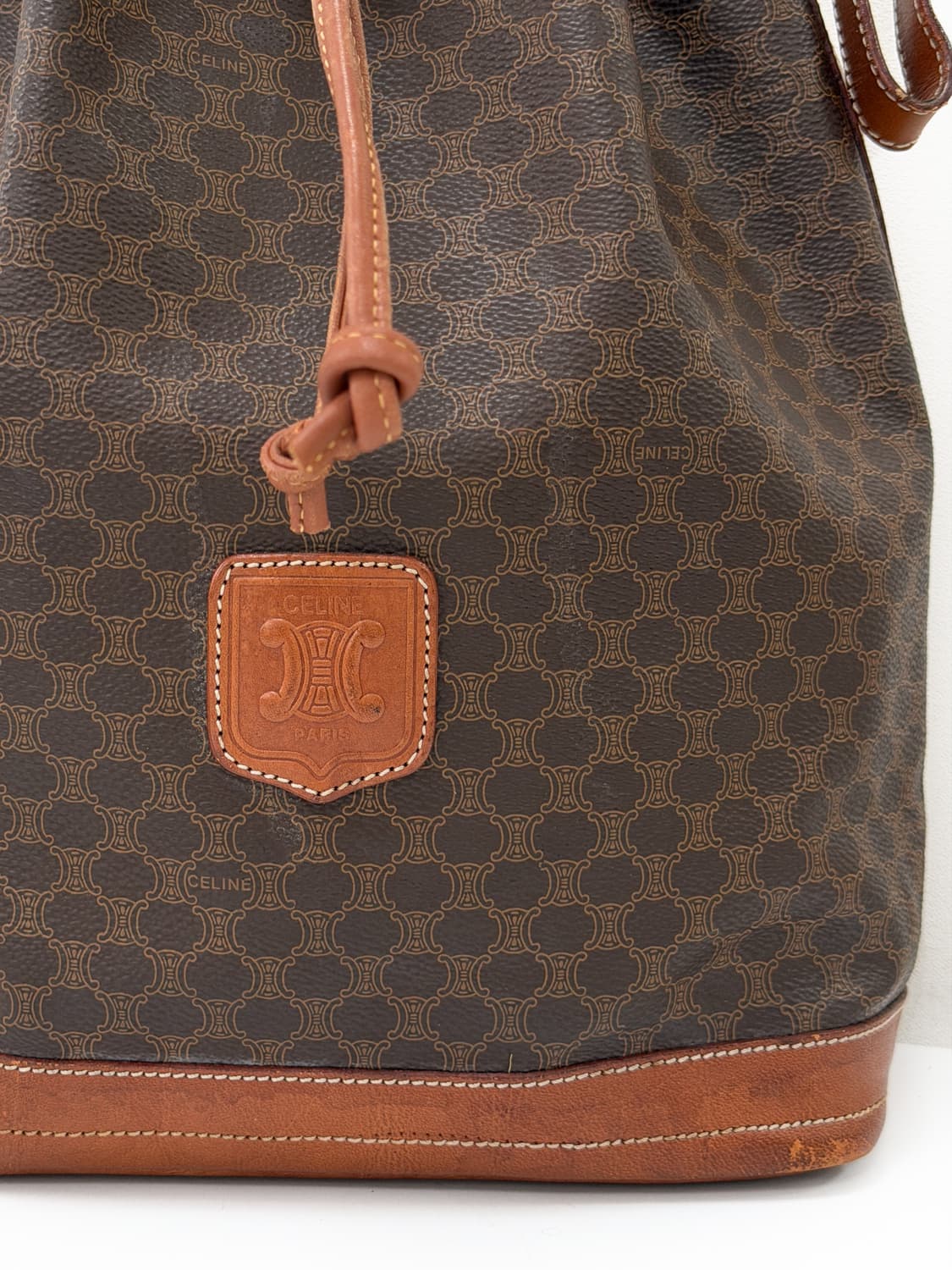 셀린느 마카담 트리오페 드로우스트링 버킷백 상품이미지3