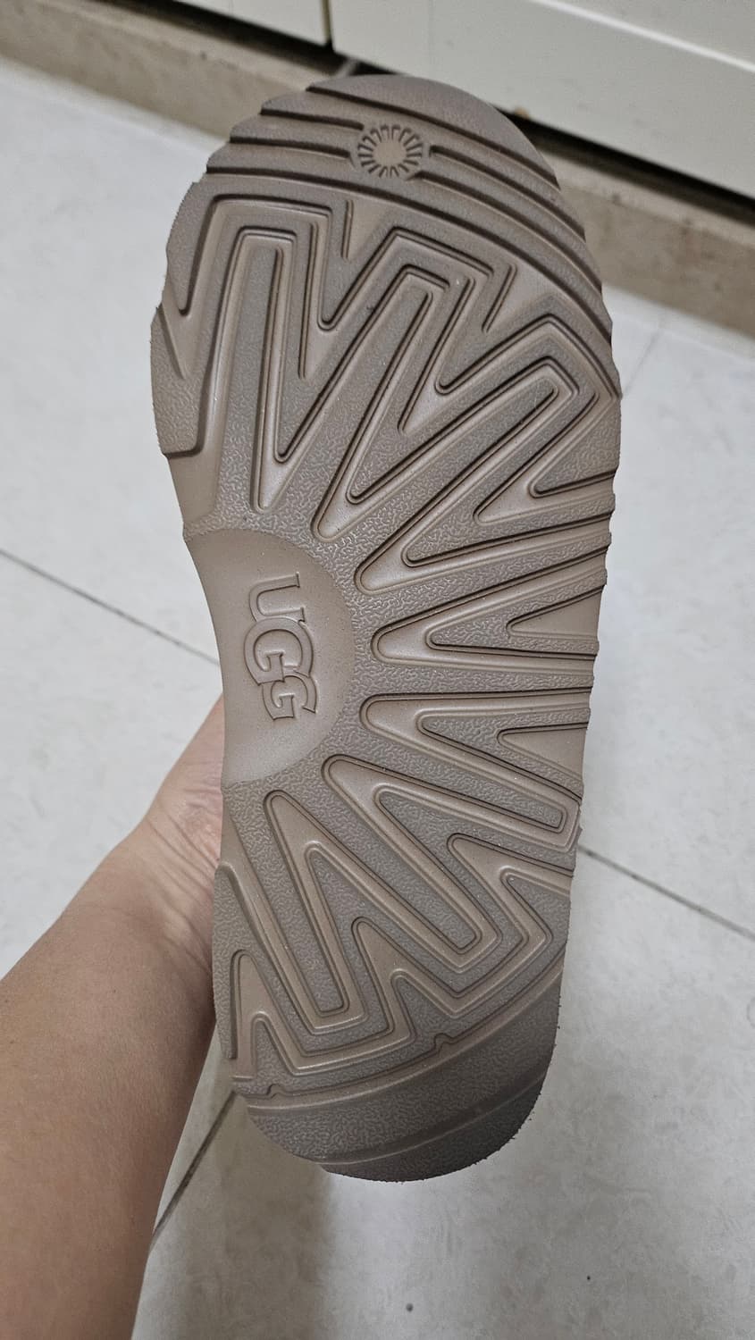 미국정품 UGG 어그 키즈 클래식 미니2 size 6(245) 새상품 상품이미지4