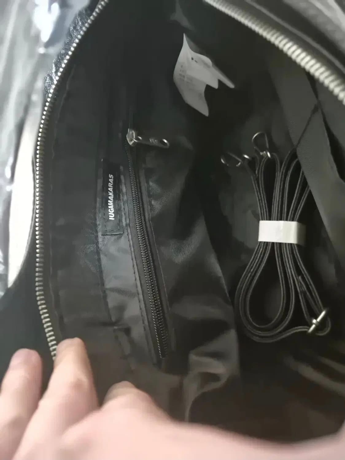 새상품 이우가마카라스 스터드 레더 숄더백 상품이미지3