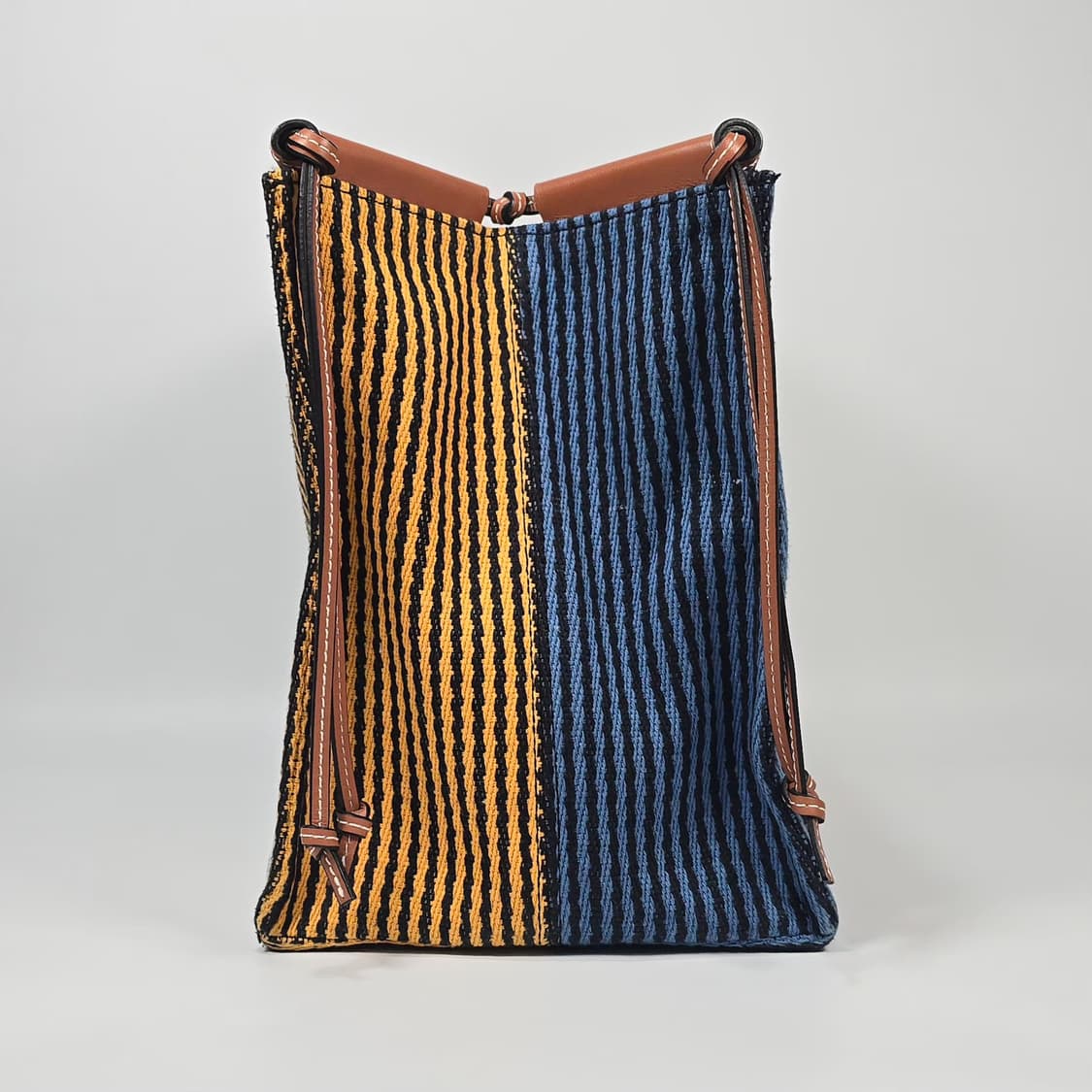 로에베 x 파울라 이비자 스트라이프 쿠션 토트백 상품이미지5