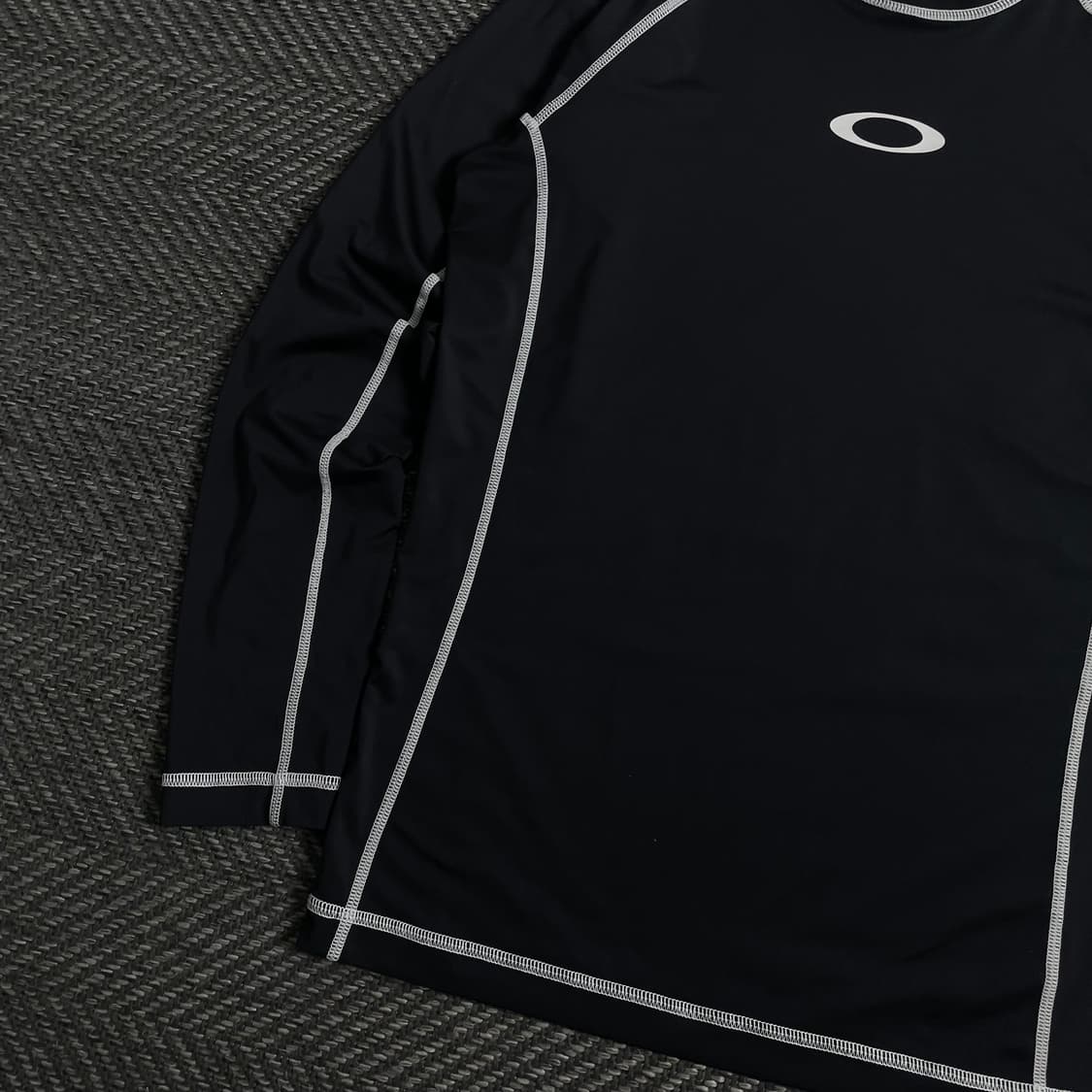 오클리 아이콘 센터로고 스티치 트레이닝 탑o 3765 상품이미지3