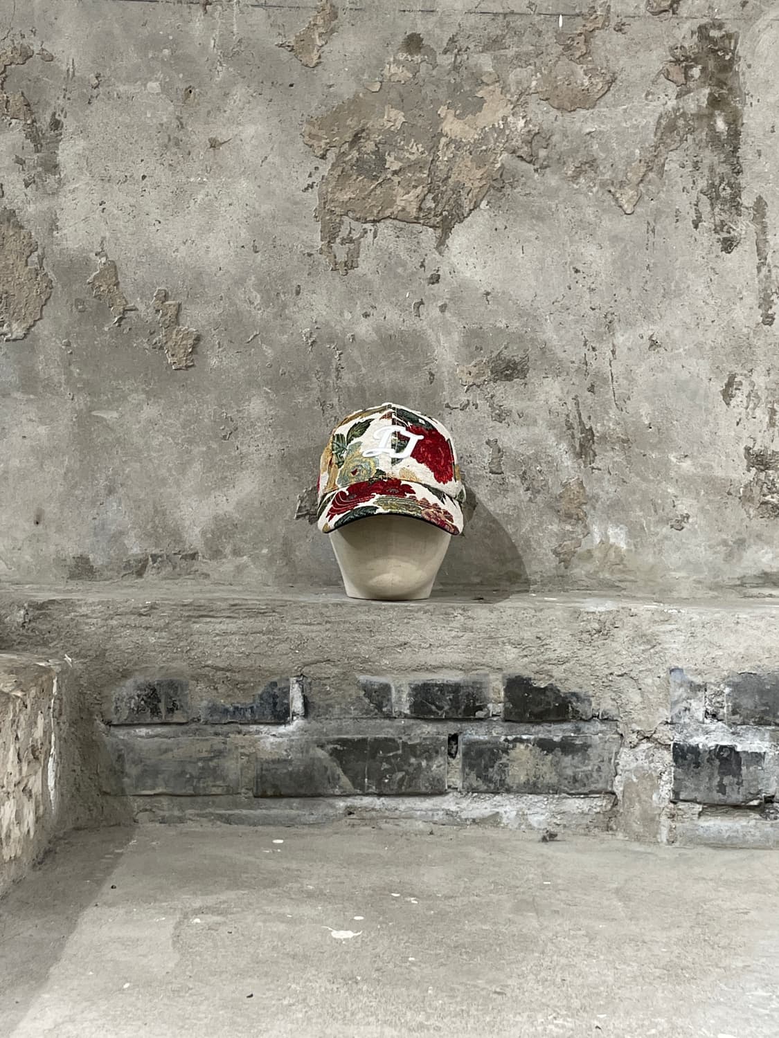 아더에러 23S/S 아이보리 커시브 trs 플로럴 볼캡 상품이미지3