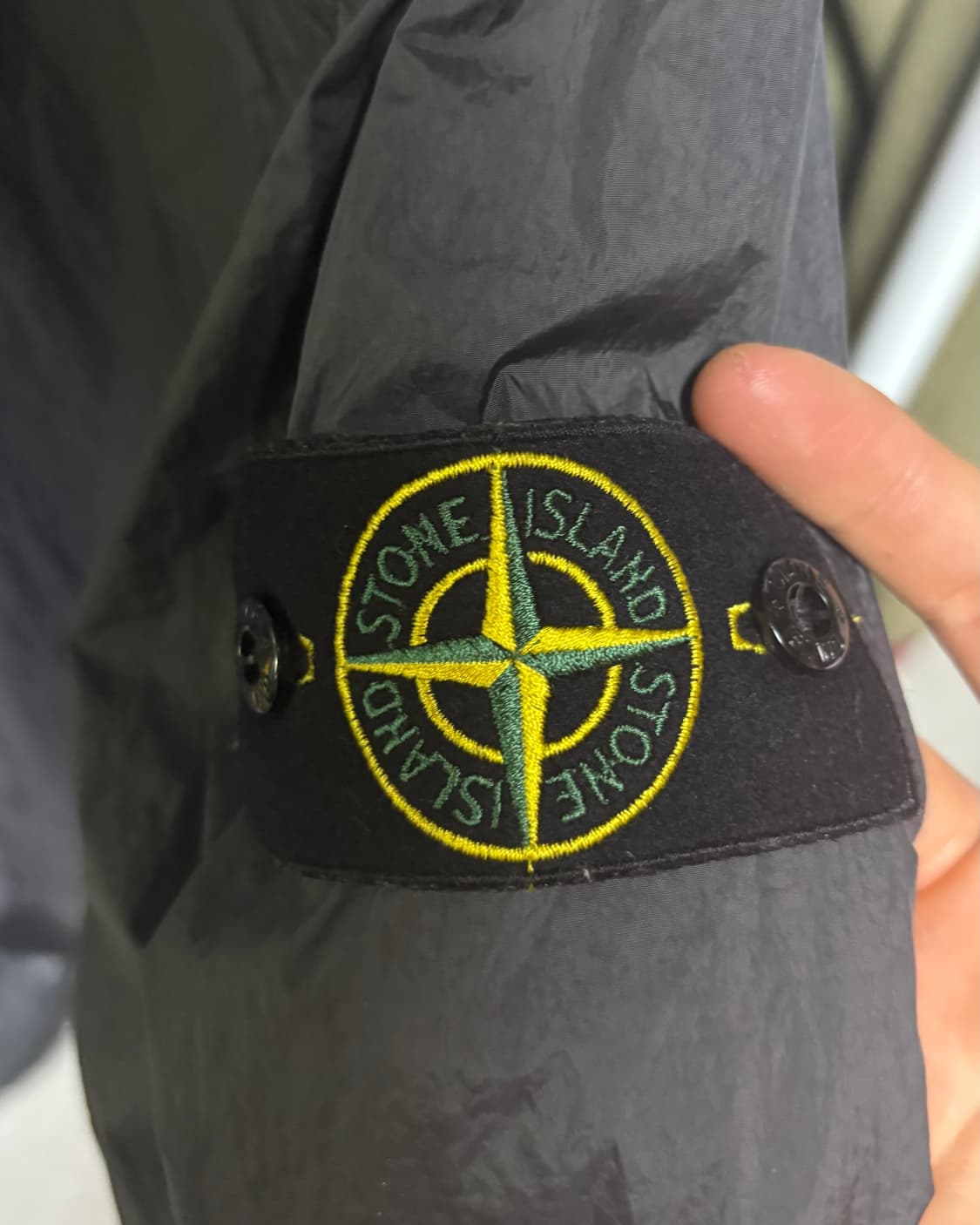 스톤아일랜드 25ss 차콜 그레이 m > s 사이즈 교환 및 판매 상품이미지2