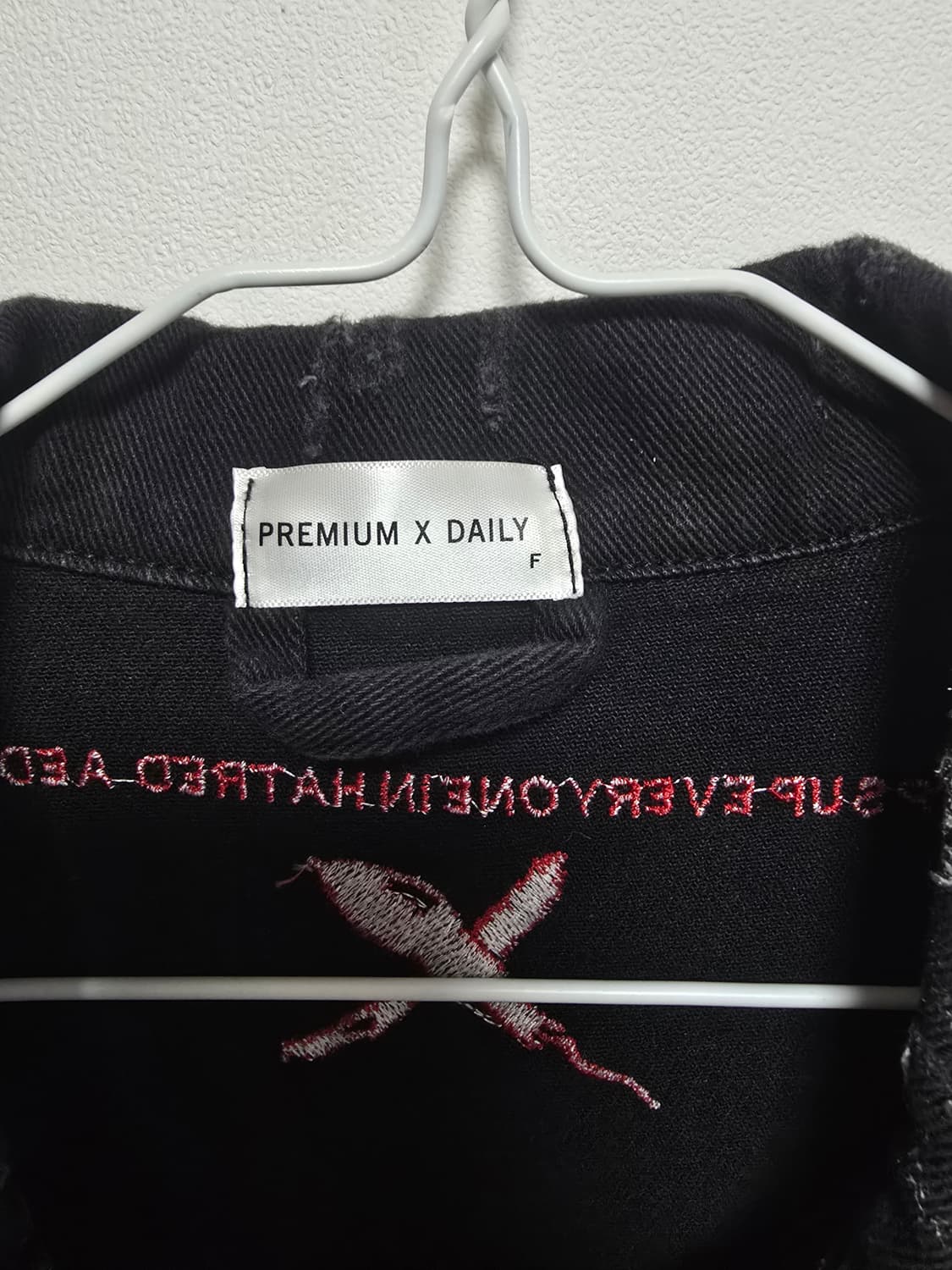 PREMIUM X DAILY 블랙 워싱 그래피티 데님 자켓 상품이미지2