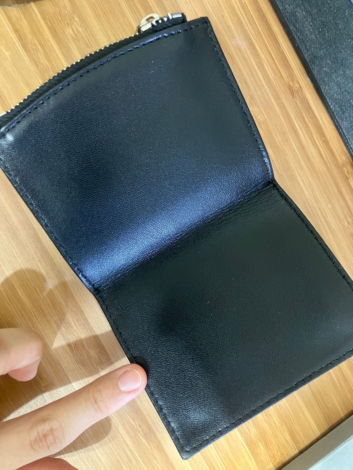 더뮤지엄비지터 반지갑 상품이미지3