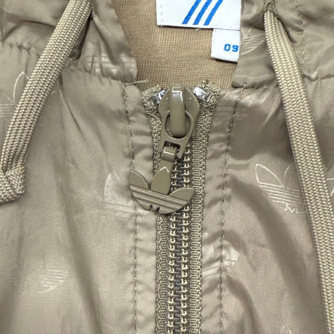 아디다스 연 카키 후드 바람막이 90 상품이미지8