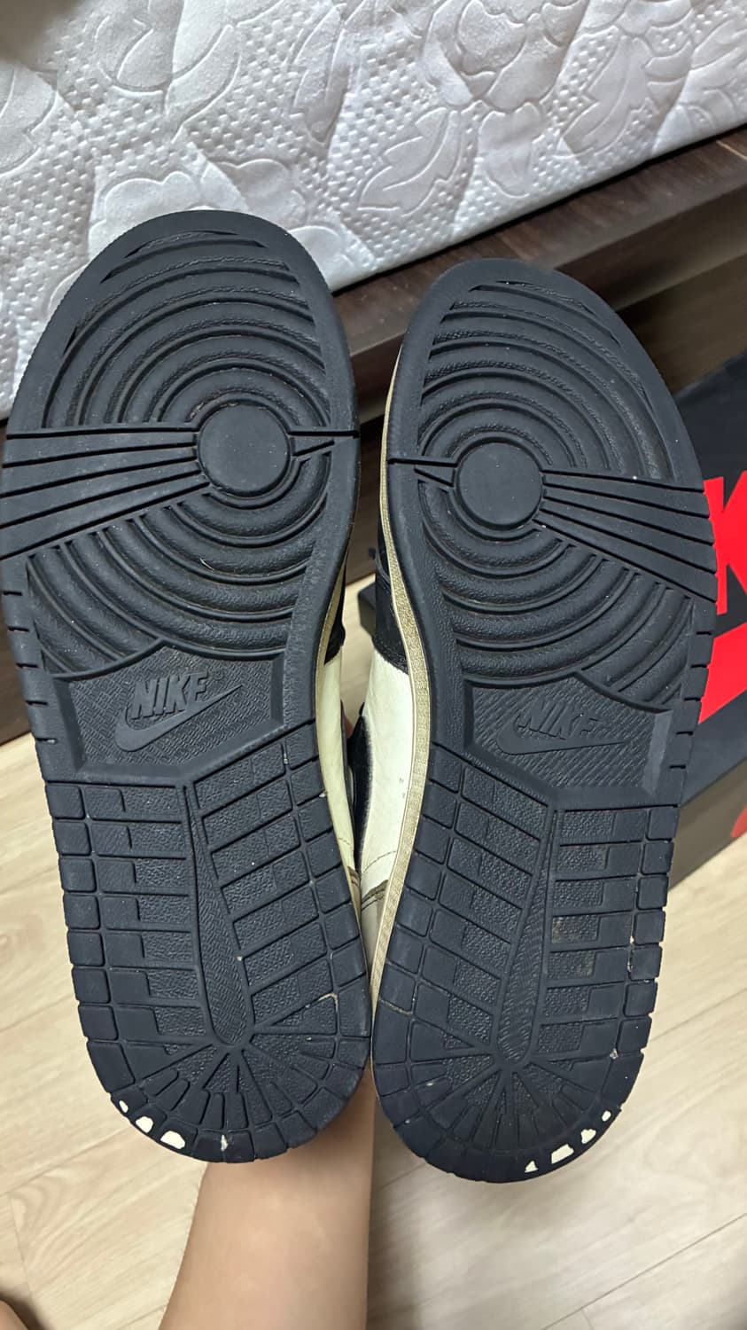 나이키 에어 조던 1 하이 모카 285 상품이미지3