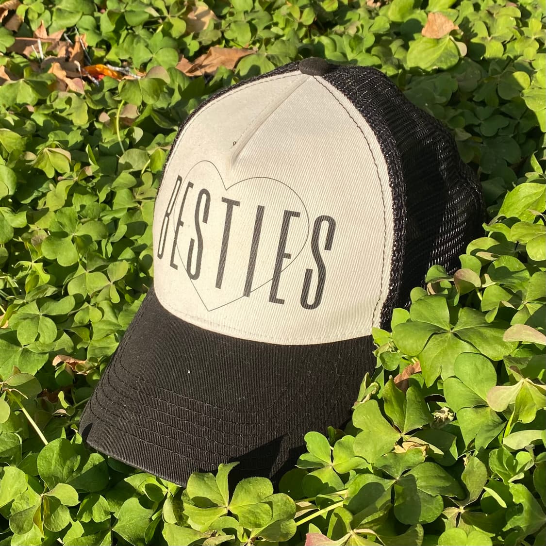 BESTIES 하트 트러커 캡 상품이미지1