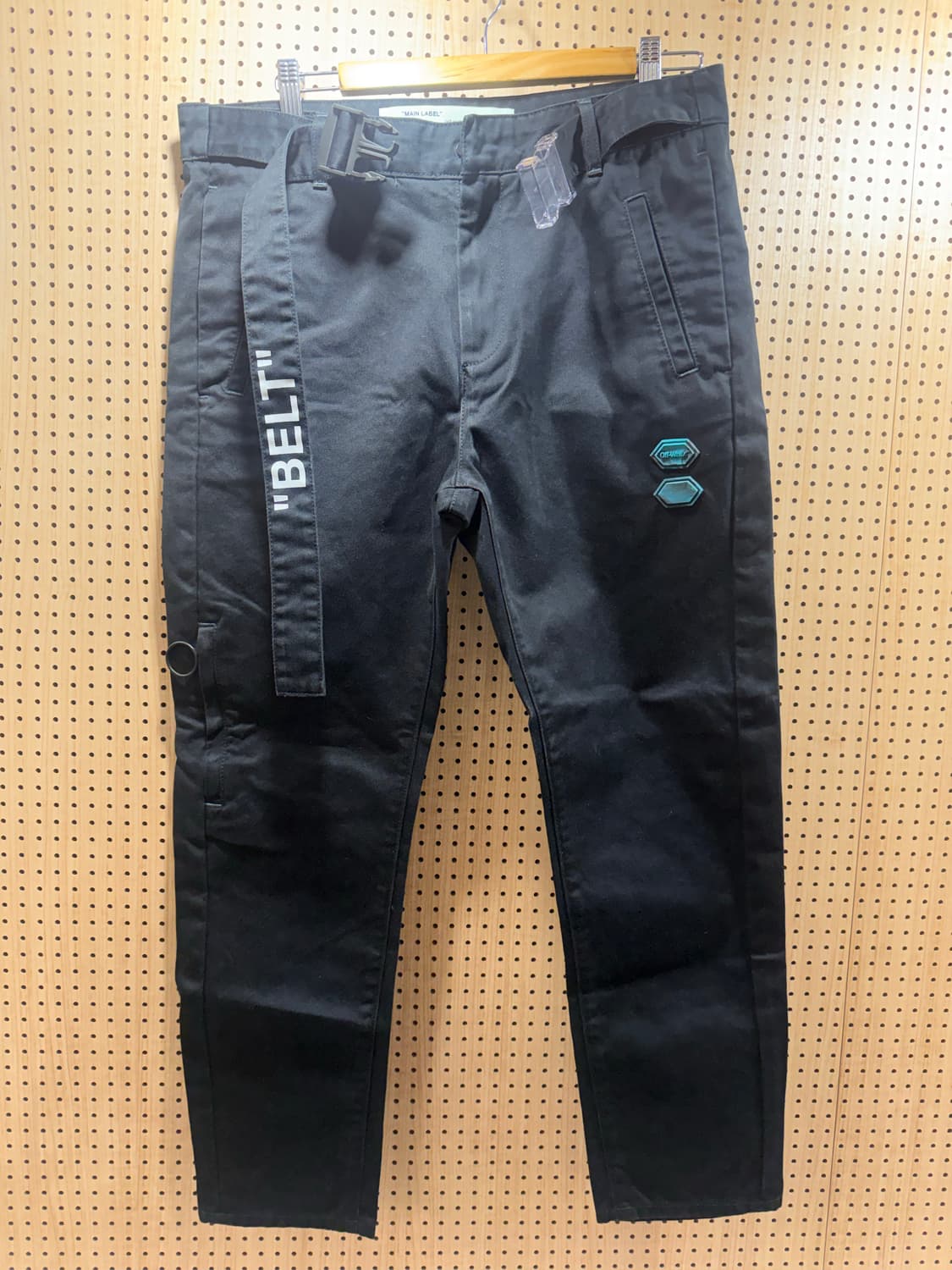 OFF-WHITE 치노 팬츠 상품이미지1