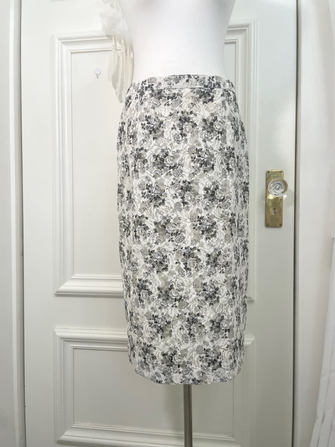 khaki ivory rose lace skirt(size-M) 상품이미지5