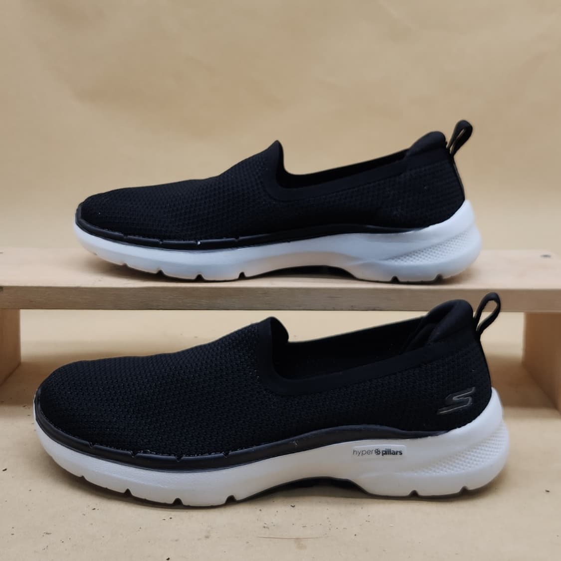 스케쳐스 고워크6 슬립온 235 상품이미지1