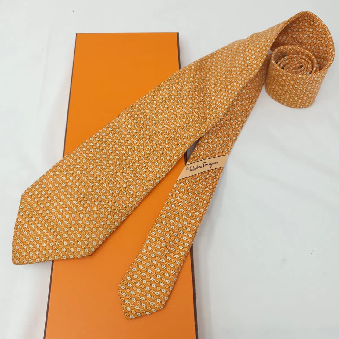 살바토레 페라가모 오렌지 꽃무늬 실크 넥타이 상품이미지3