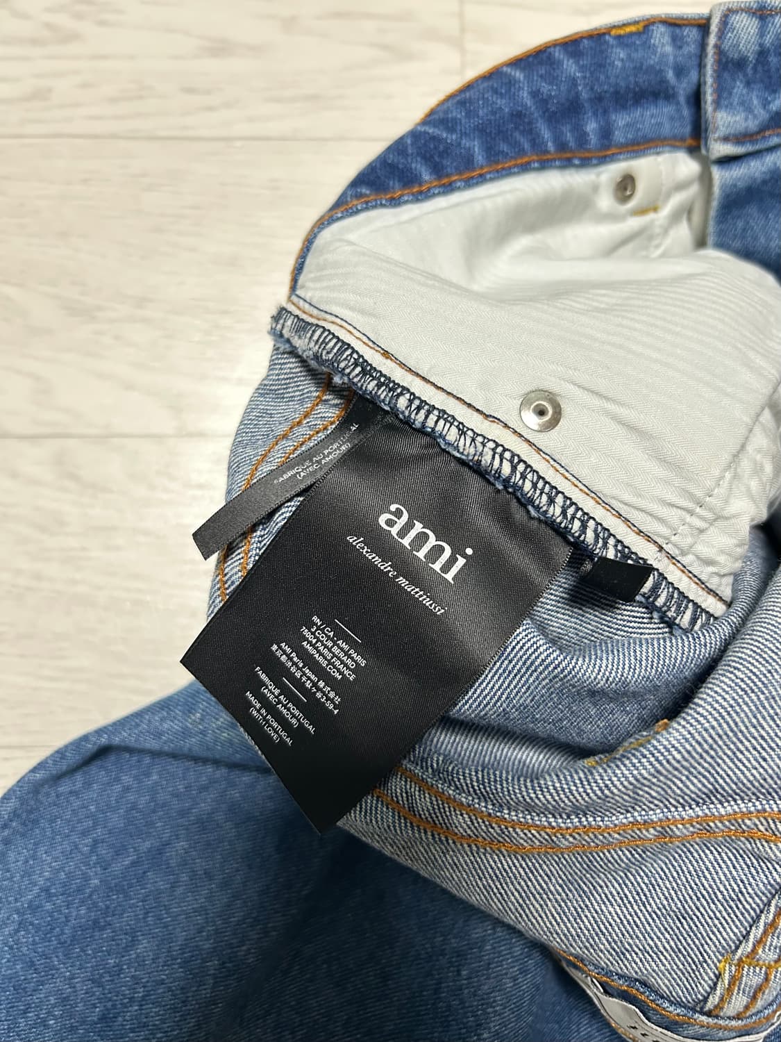 아미(Ami) 테이퍼드핏 데님 팬츠 48사이즈 (국내 32 추천) 상품이미지6