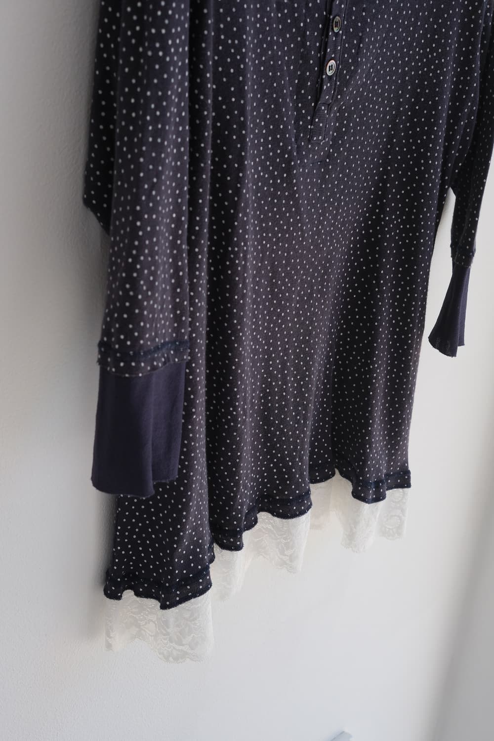 Lace & dot layered sleeve top 상품이미지9
