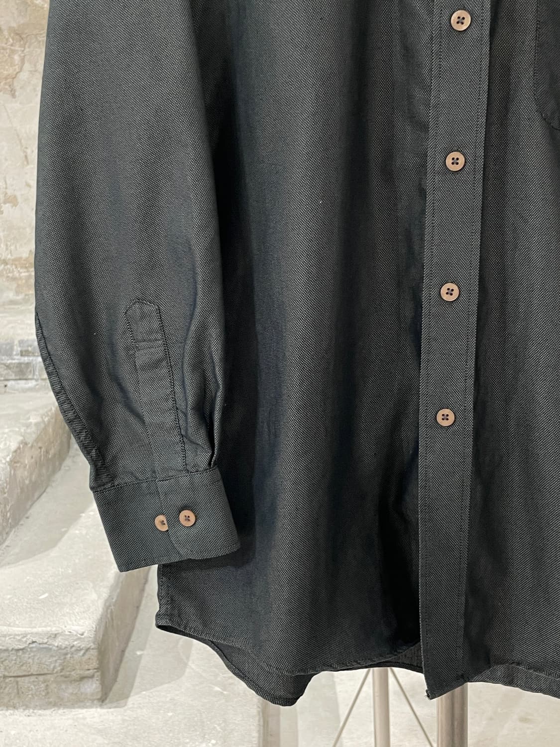 발렌시아가 카키 싱글 포켓 카라 셔츠 상품이미지4