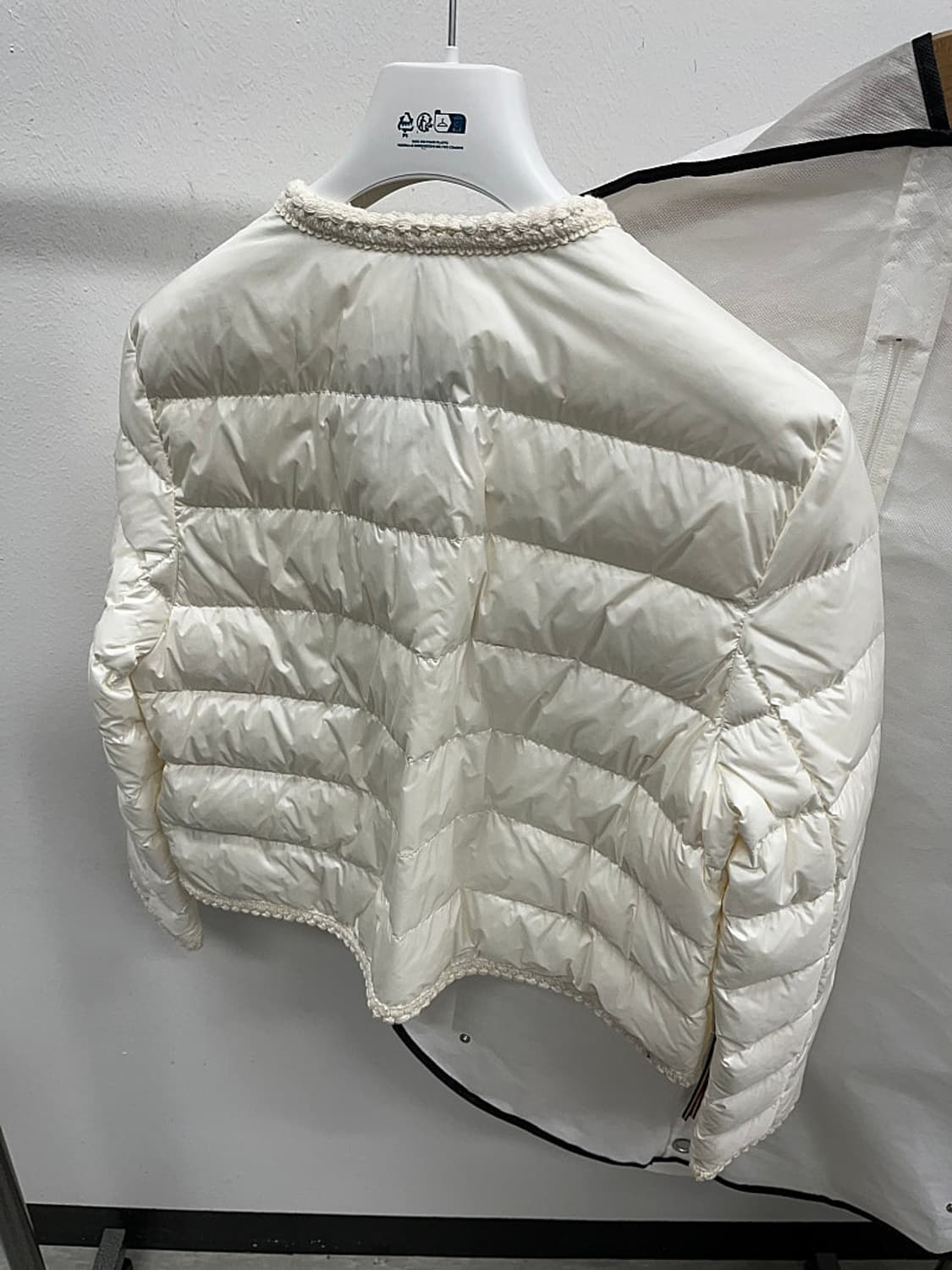 여) 몽클레어 경량 숏패딩  상품이미지3