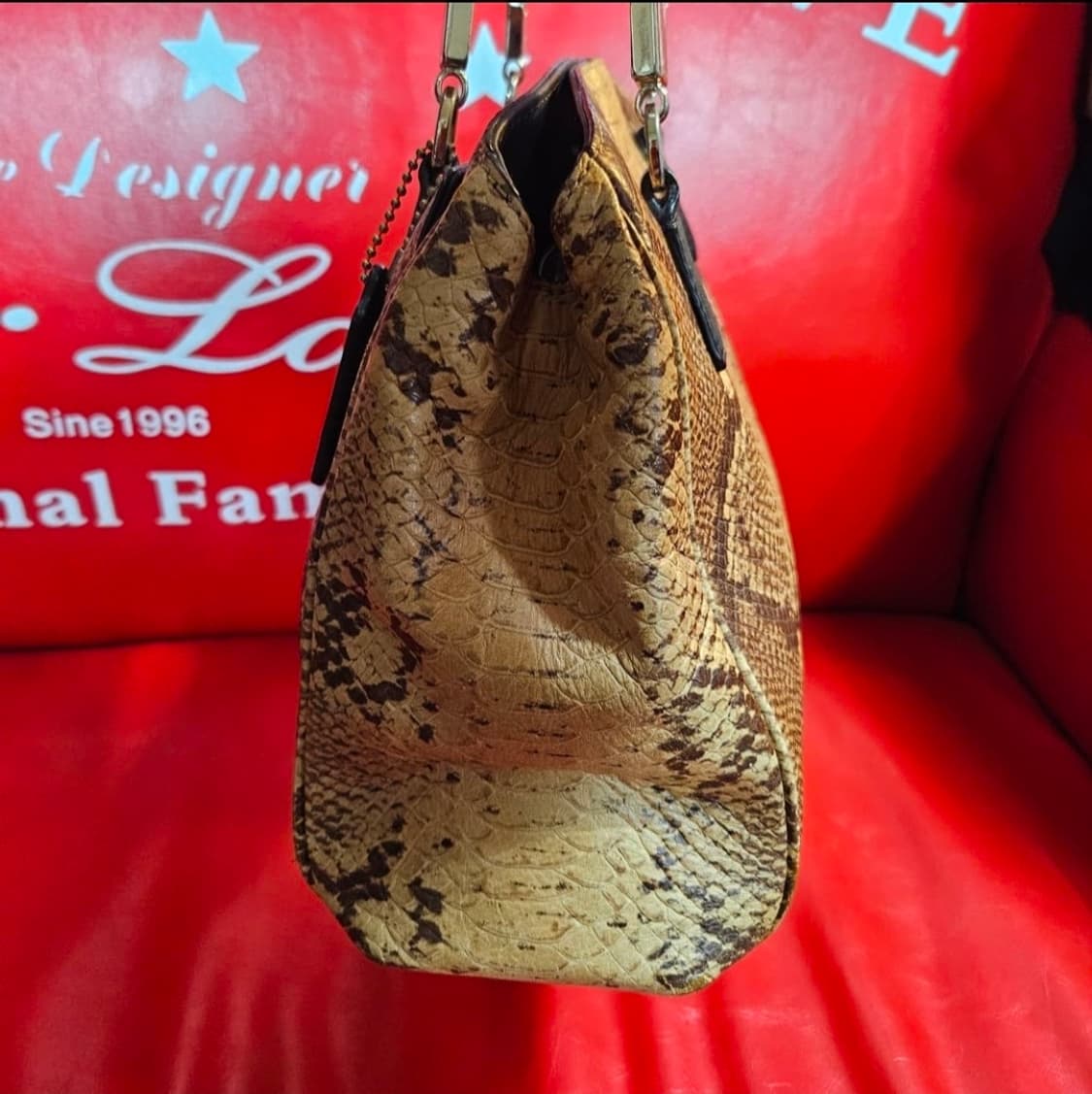 코치(COACH) 파이톤 미네타 엠보싱 가죽 토트백 상품이미지4