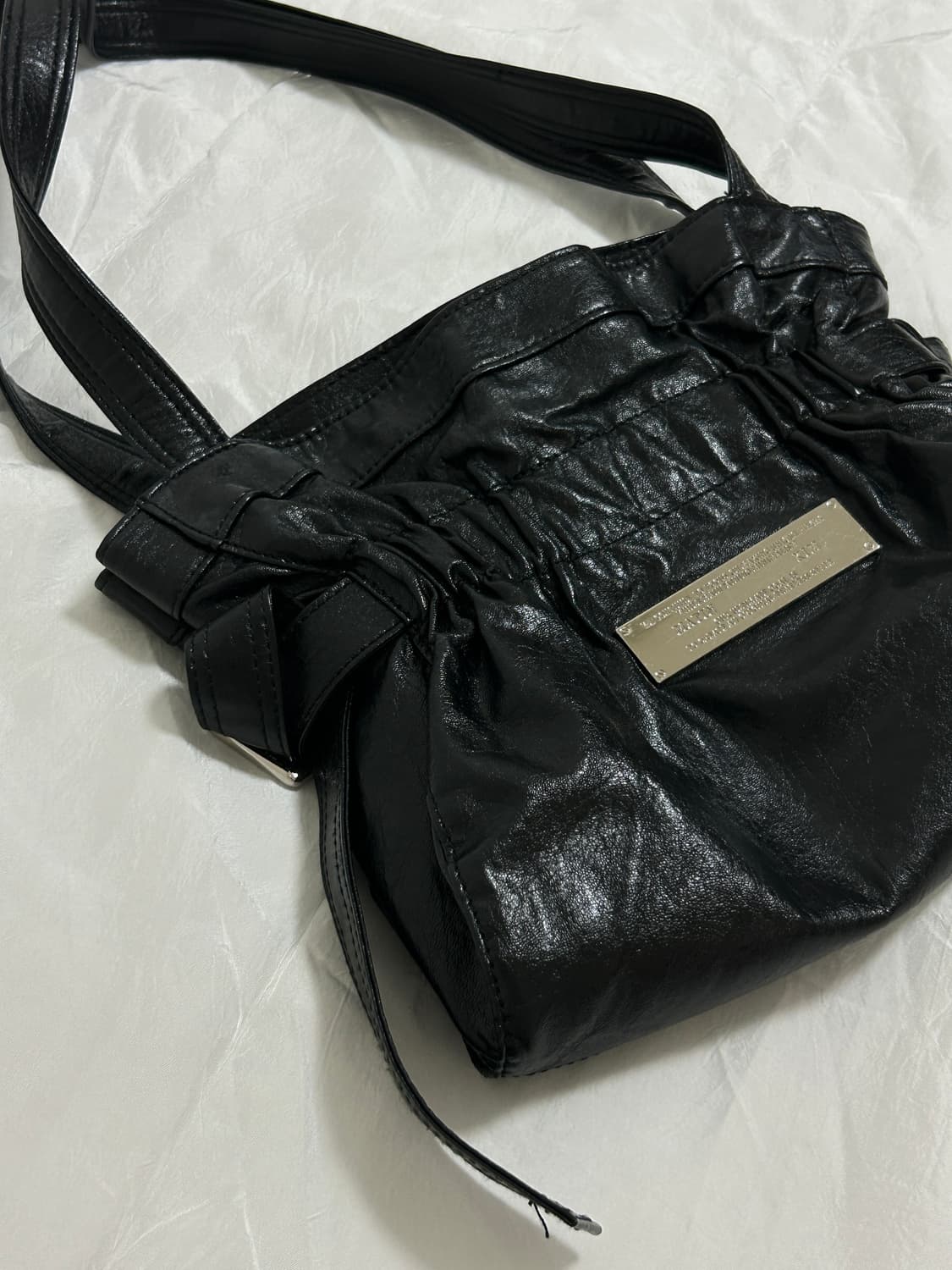 마뗑킴 포우 레더 씨쉘 미니백 블랙 상품이미지1