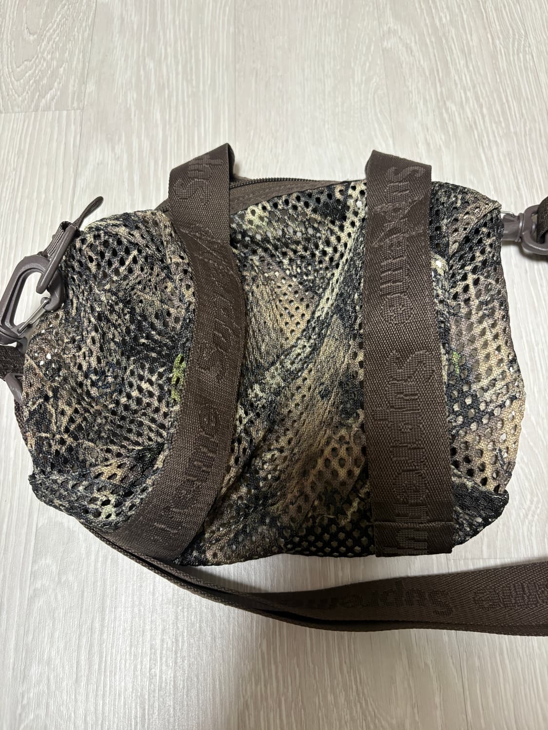 슈프림 메쉬 미니 더플백 카모 상품이미지3