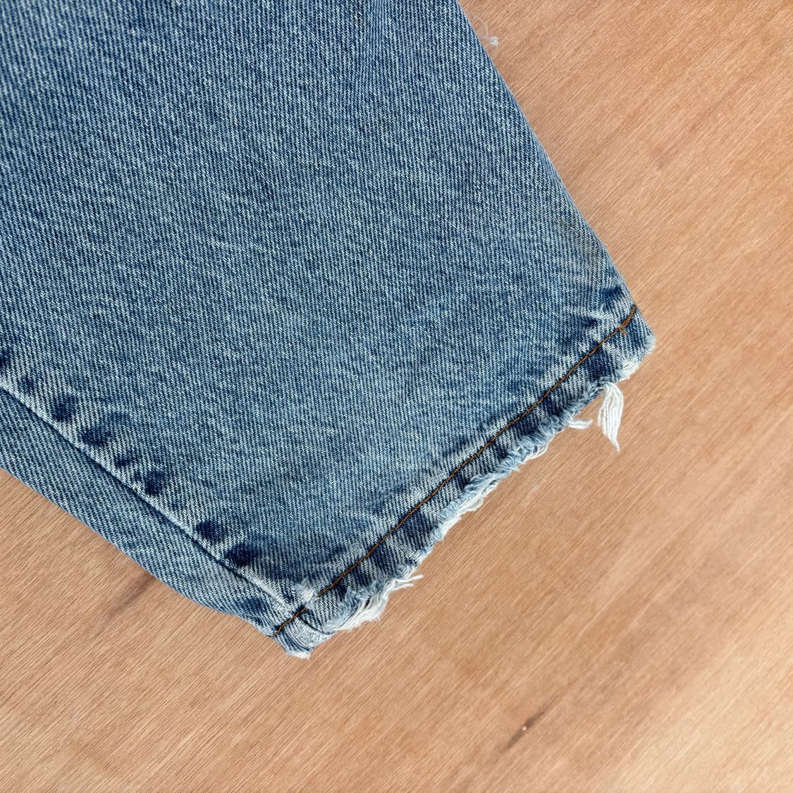 Levi’s 550 Light Wash Denim Jeans  리바이스 상품이미지3