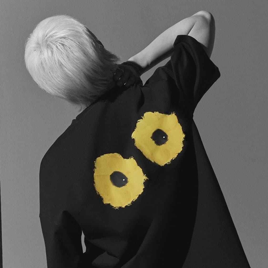 송지오옴므 x 송민호 블랙 썬플라워 반팔티 상품이미지1