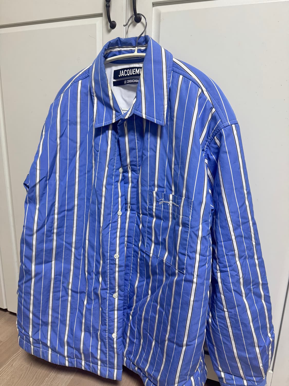 자크뮈스 남성 블루 라 슈미즈 블랑제 긴팔 오버 패딩 셔츠 상품이미지3