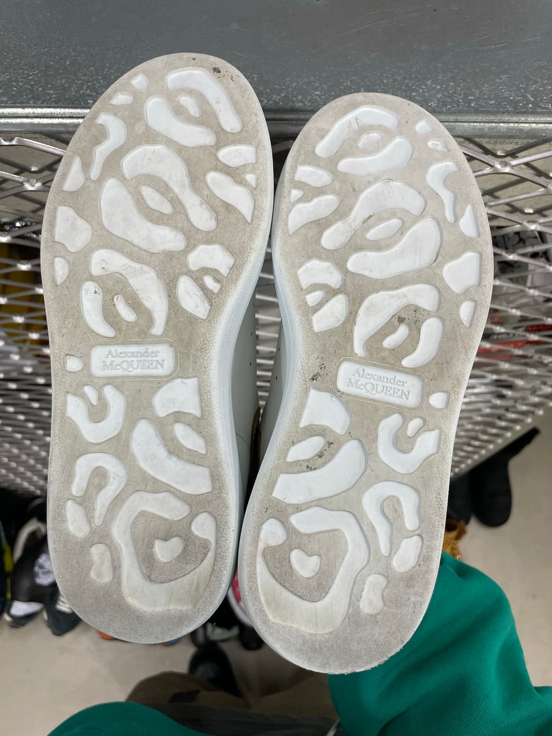 알렉산더 맥퀸 오버솔 스니커즈 골드탭 36.5 상품이미지6