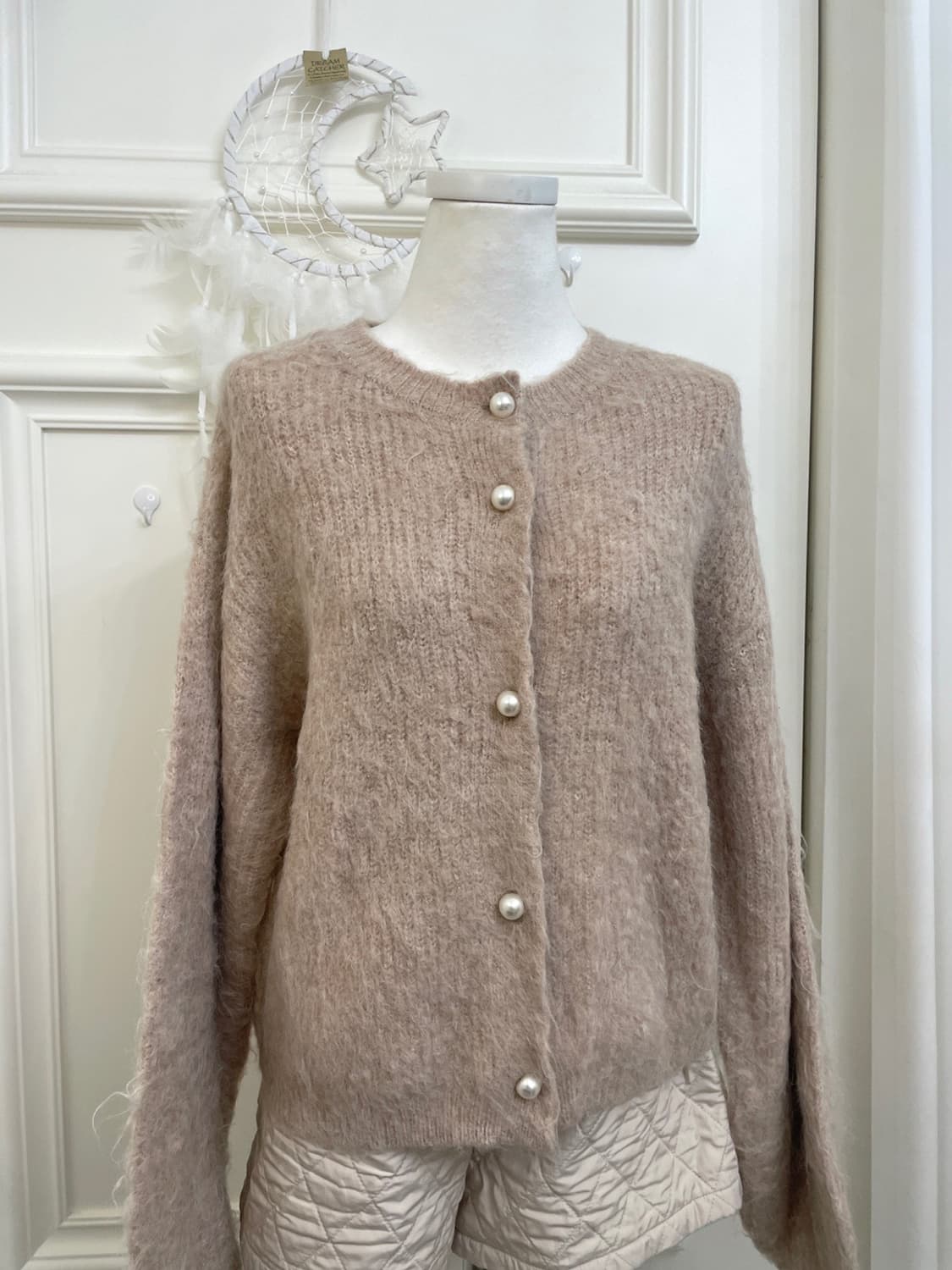 beige warm pearl button loose cardigan 상품이미지5