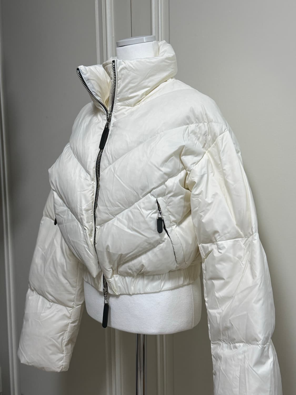 (새상품) 아이보리 구스 숏 패딩 상품이미지3
