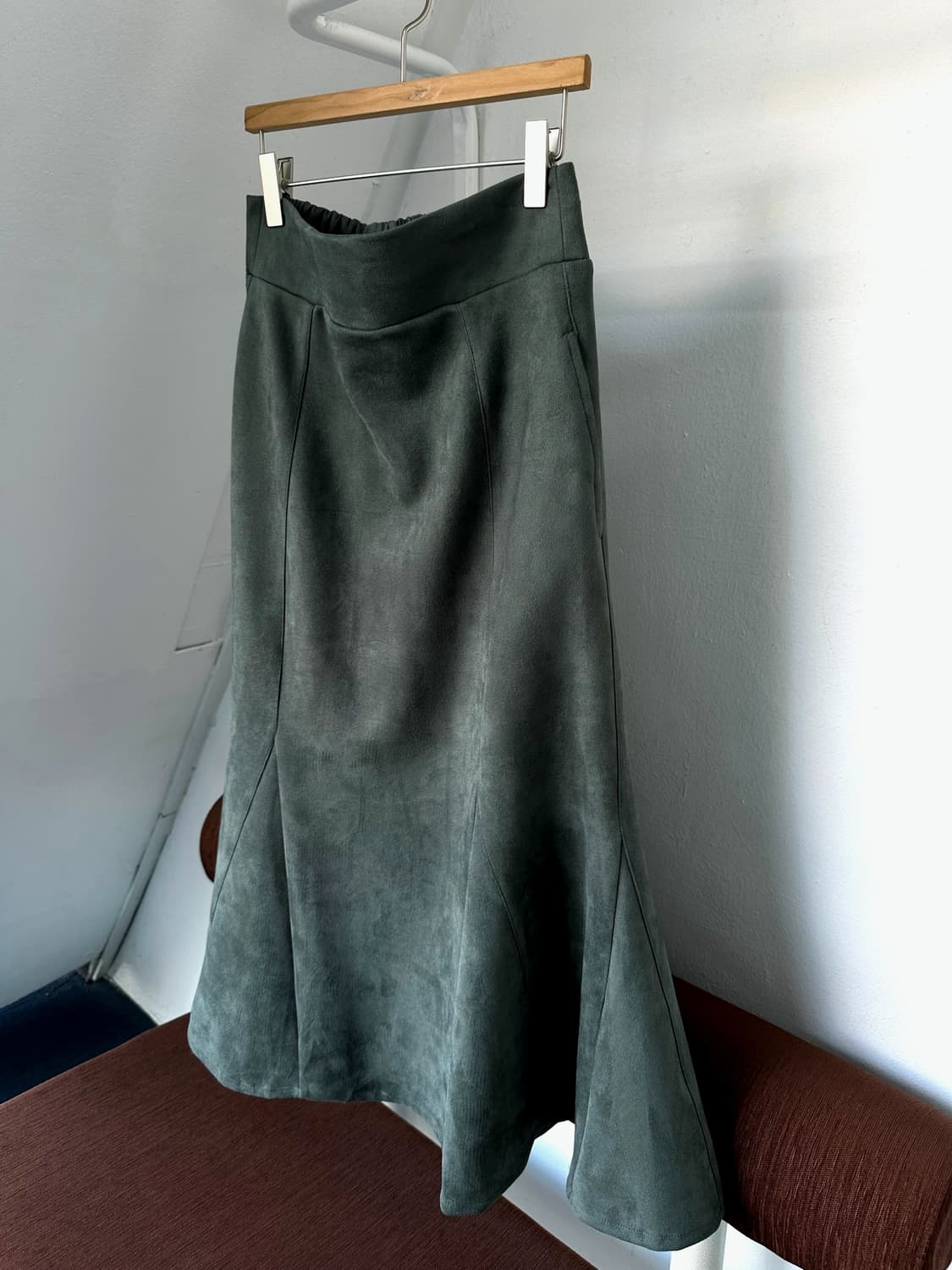 Fake suede flare silhouette skirt 상품이미지1
