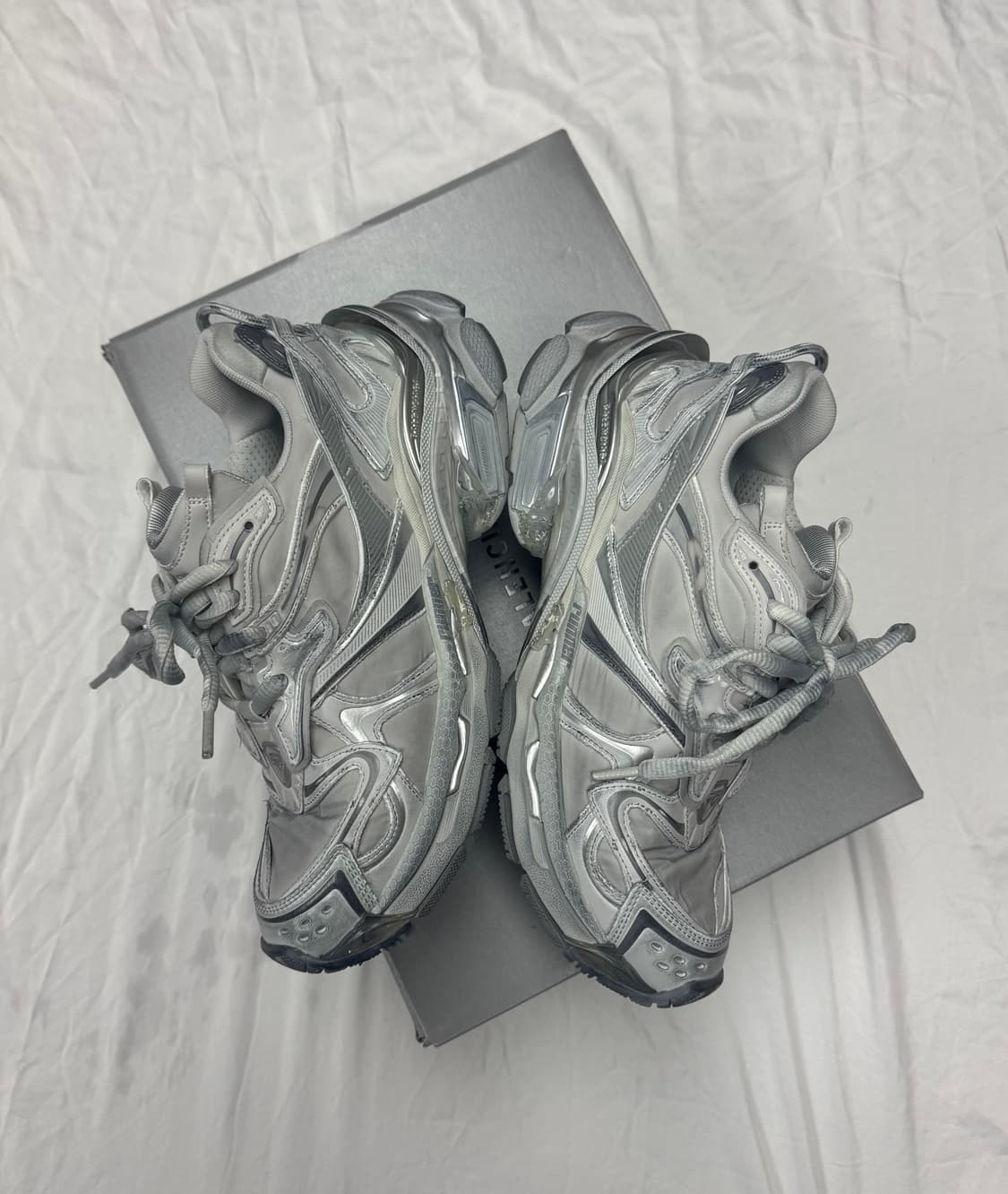 발렌시아가 25FW 뉴러너 2.0 스니커즈 그레이/실버 42 상품이미지2