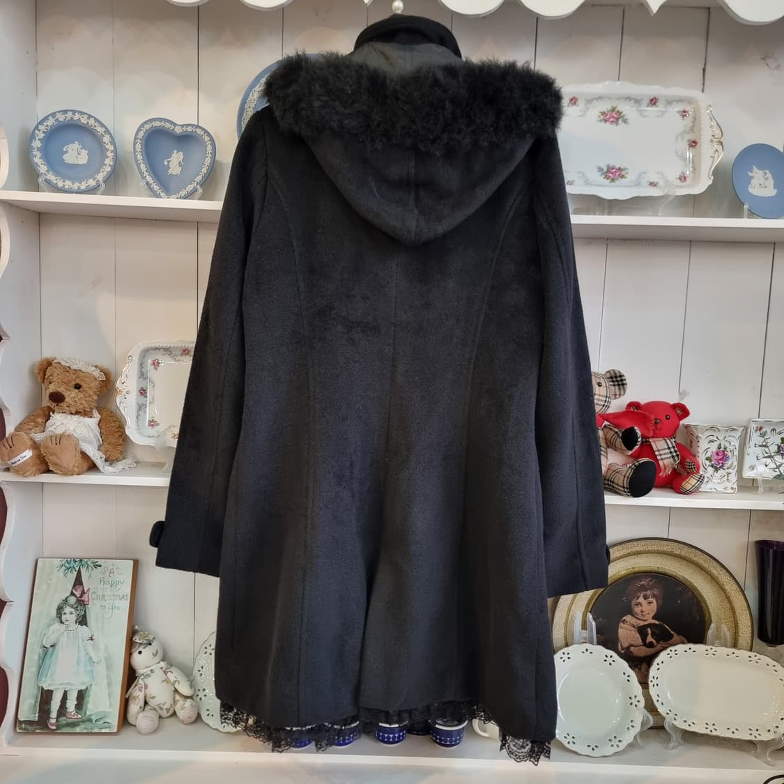 Liz Lisa(리즈리사) 로즈 라벨 블랙 퍼 코트 상품이미지5