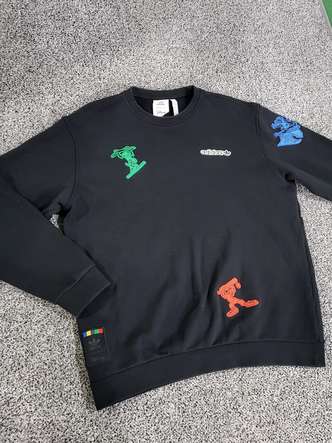 아디다스 × 디즈니 콜라보 맨투맨 상품이미지1