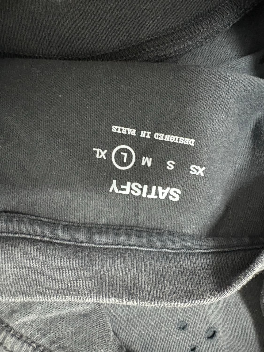 새티스파이 모스테크 티셔츠 L 에이지드 블랙 상품이미지2