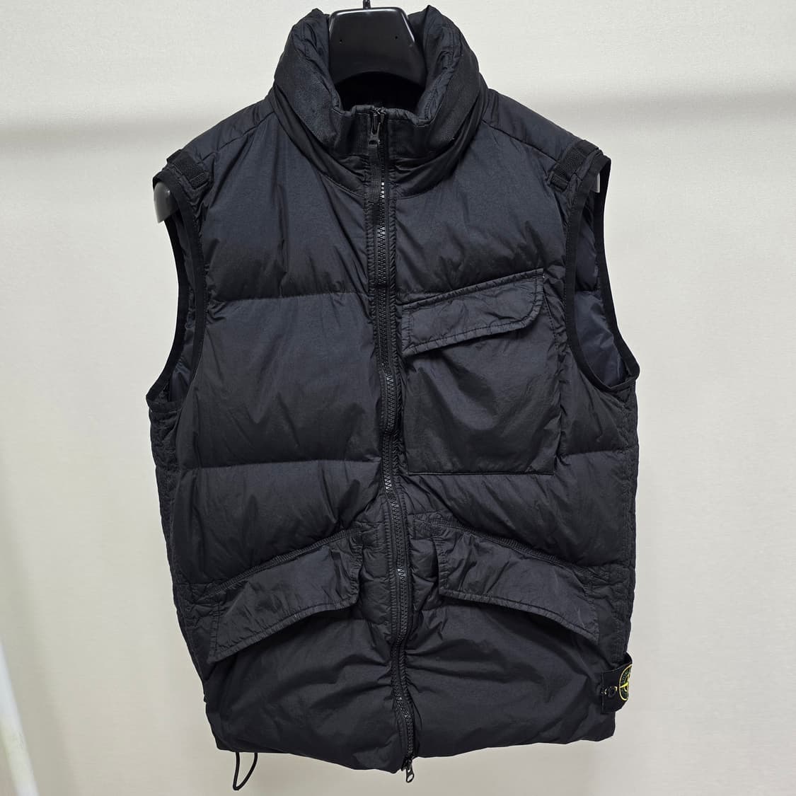 22fw 스톤아일랜드 크링클랩스 패딩 조끼 블랙 m사이즈 95 판매 상품이미지1