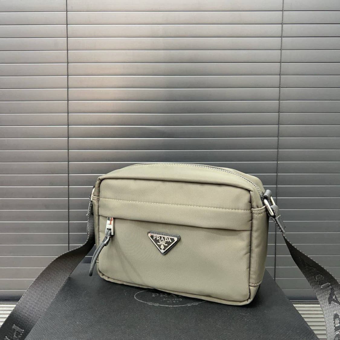 프라다의 리나일론 숄더백 상품이미지4