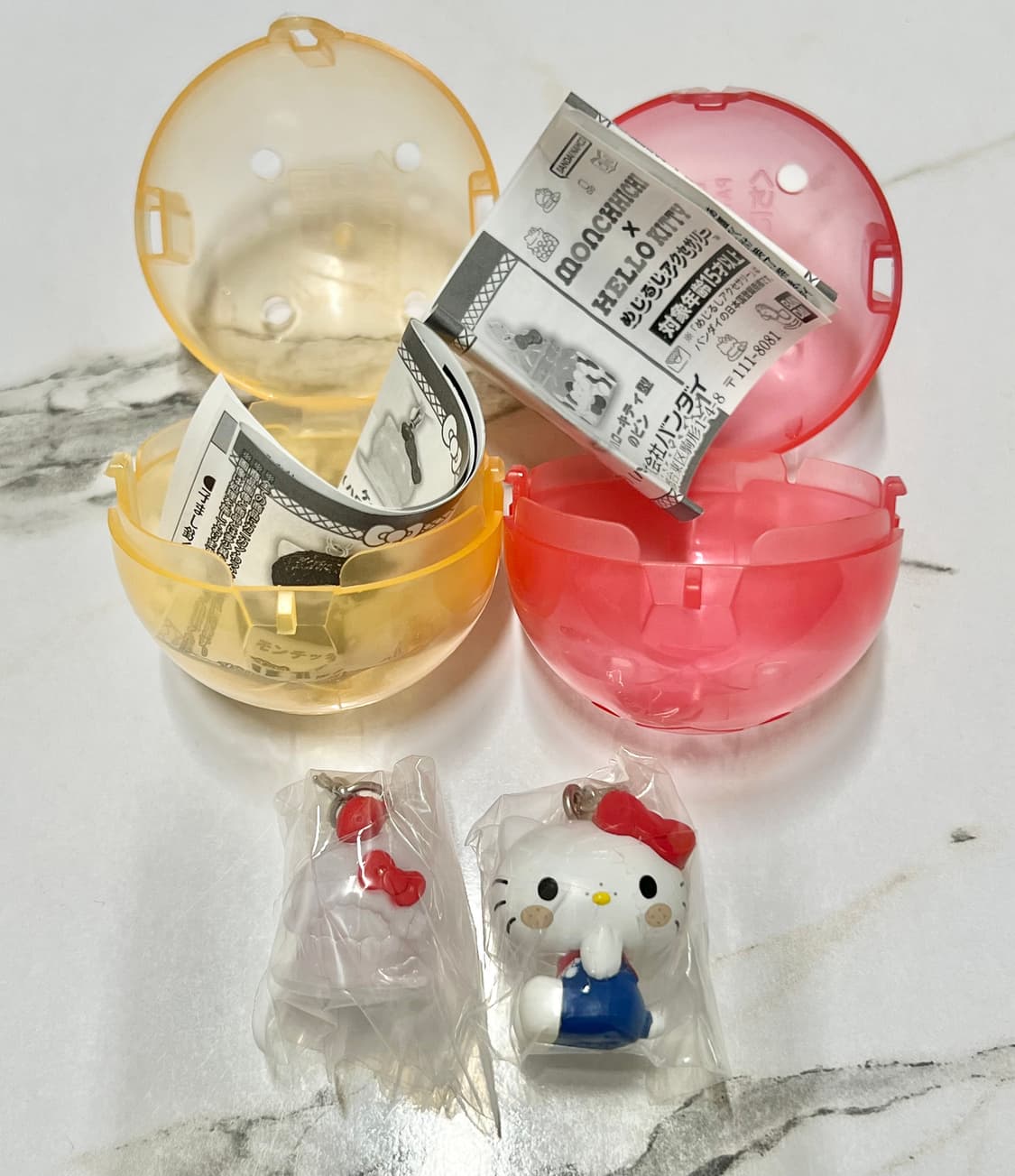 몬치치X헬로키티 콜라보 가챠 상품이미지1