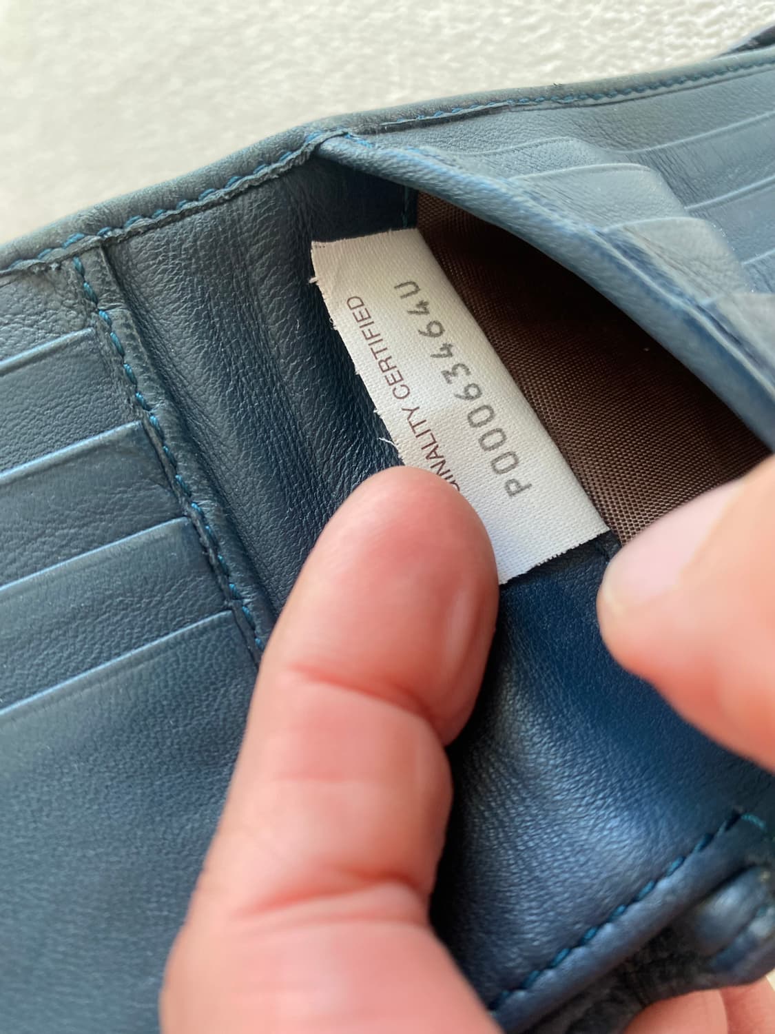 보테가 베네타 위빙 멀티플 반지갑 진네이비 도트패턴 상품이미지6