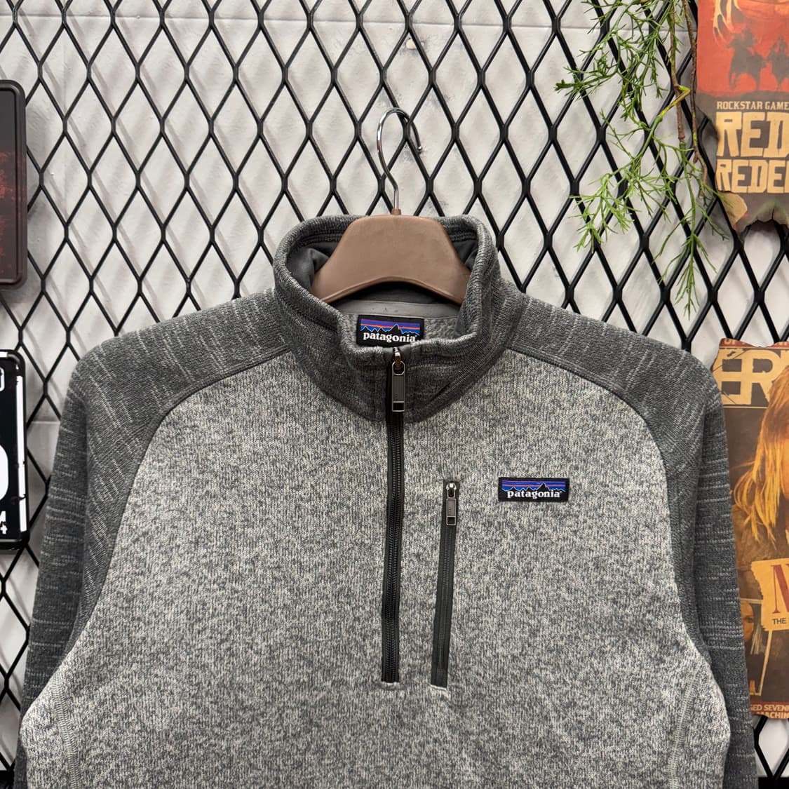 파타고니아 베터 스웨터 배색 하프 집업 전면 로고 포인트 그레이 상품이미지3