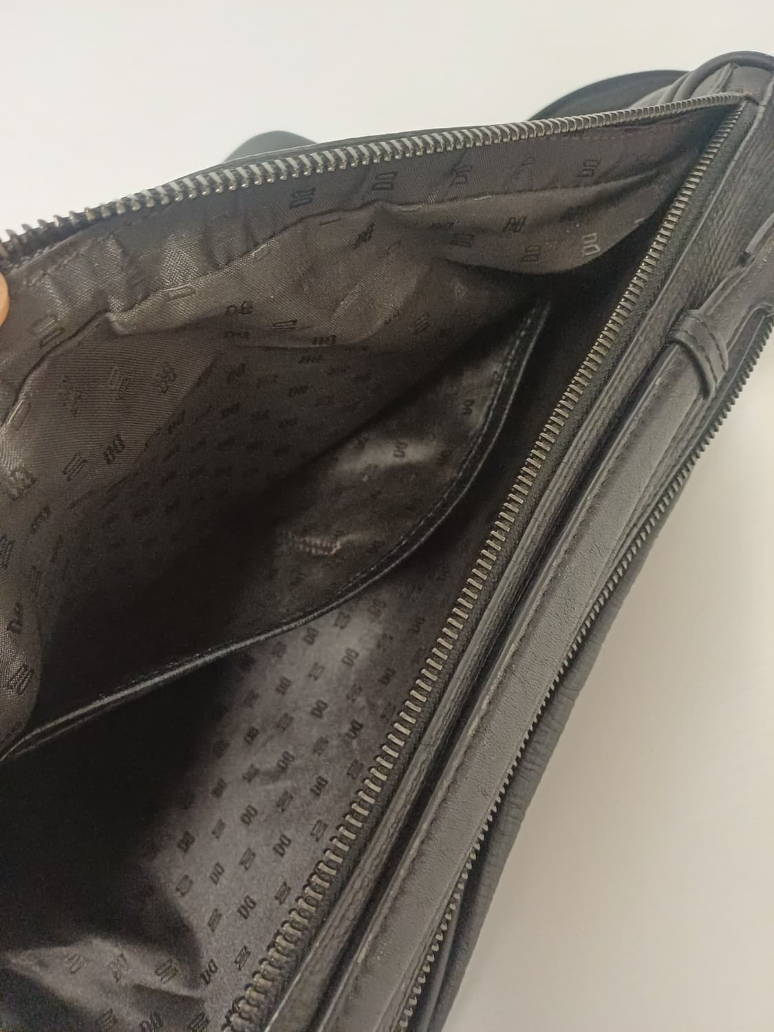 닥스 런던 남성 가죽 메신저백 (DBBA 8F114 BK) 상품이미지7