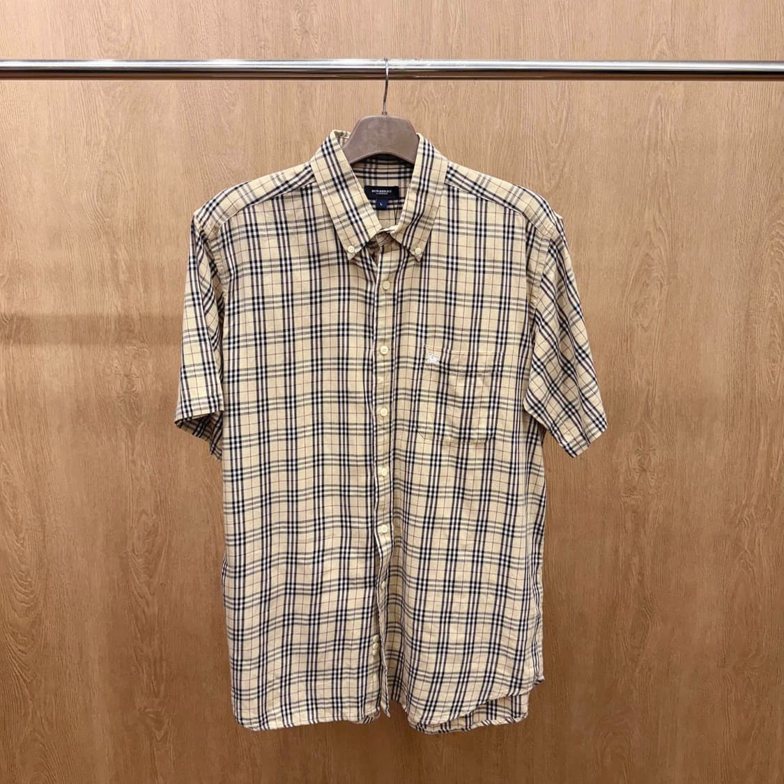 버버리 런던 카라 가슴 포켓 자수 로고 3버튼 디테일 베이지 상품이미지2