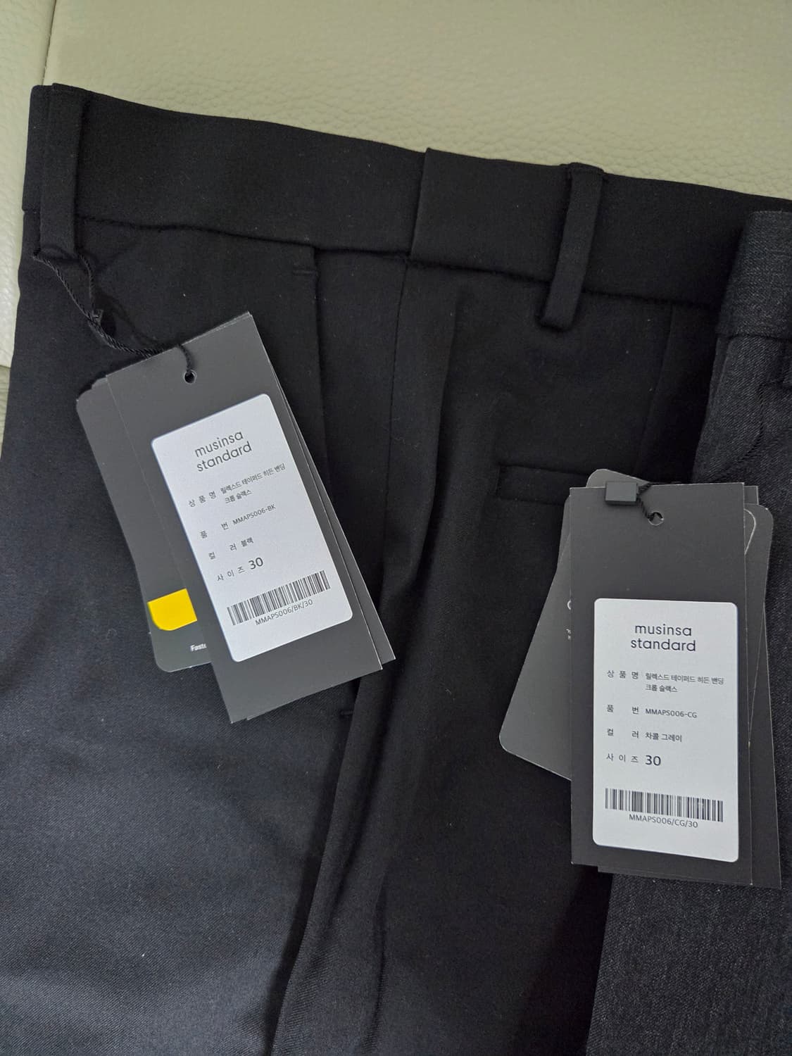 무신사스탠다드 릴렉스드 테이퍼드 히든 밴딩 크롭 슬랙스 블랙,차콜 그레이 상품이미지4