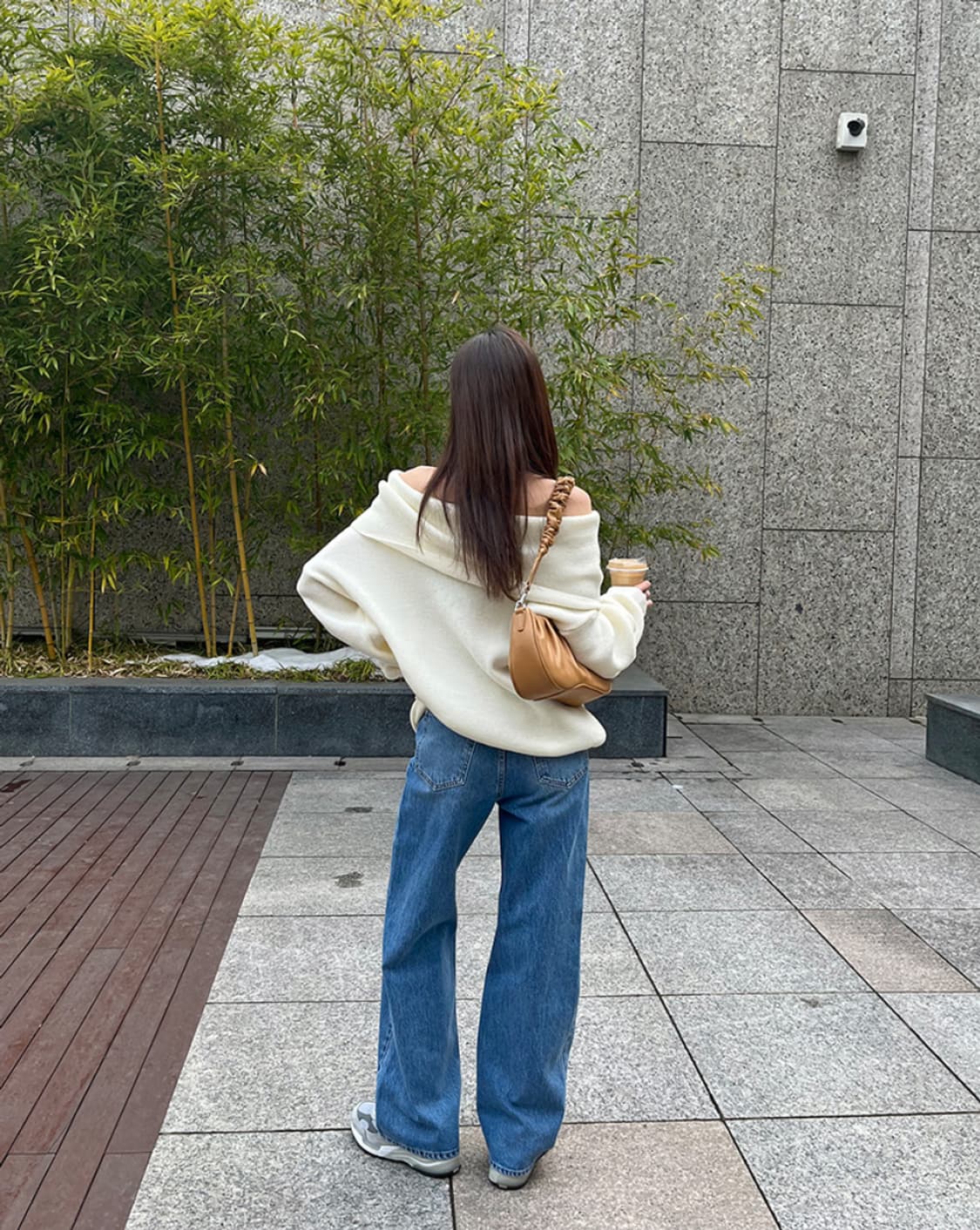 데이인 오프숄더 박스 니트 아이보리 상품이미지3