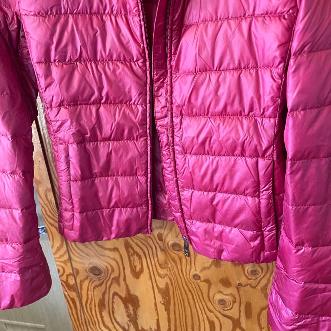 프라다 삼각로고 패딩 판매 합니다.  상품이미지8